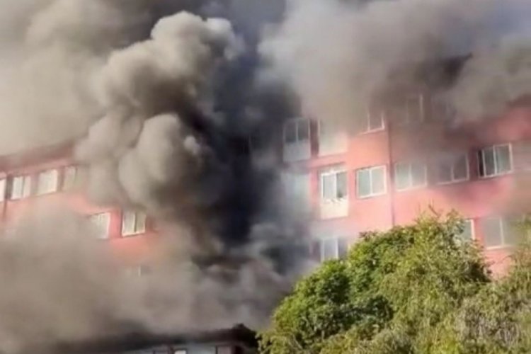 Eski devlet hastanesinde yangın: 2 iş&ccedil;i mahsur kaldı