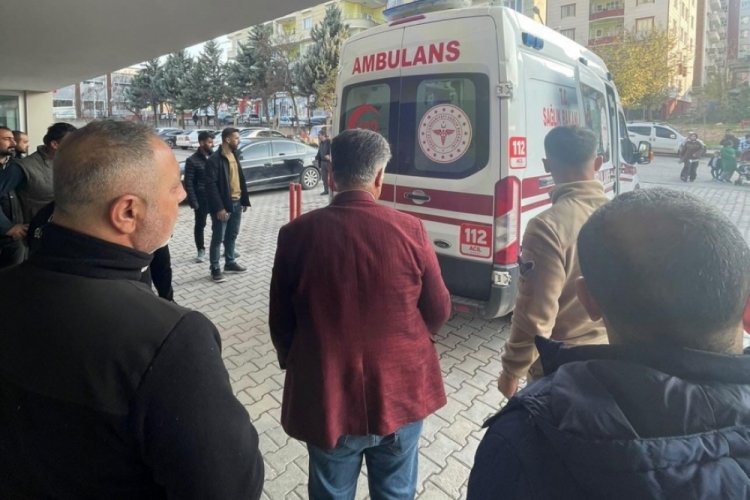 Siirt'te &ccedil;ıkan bı&ccedil;aklı kavgada 1 kişi ağır yaralandı