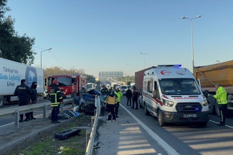 Kocaeli'de kazada &ouml;len anne ile oğlu defnedildi