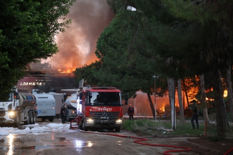 Adana'da eski devlet hastanesinde &ccedil;ıkan yangın kontrol altına alındı
