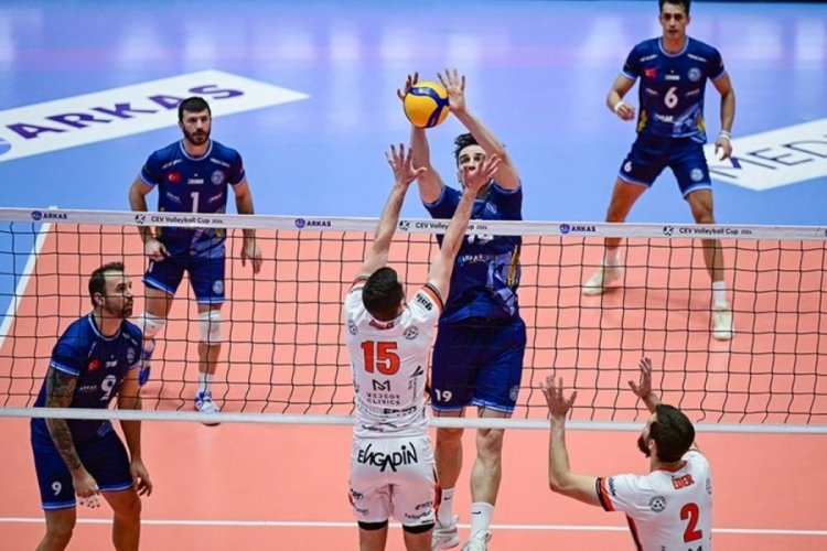 CEV Kupası: Cez Karlovarsko: 2 - Arkas Spor: 3