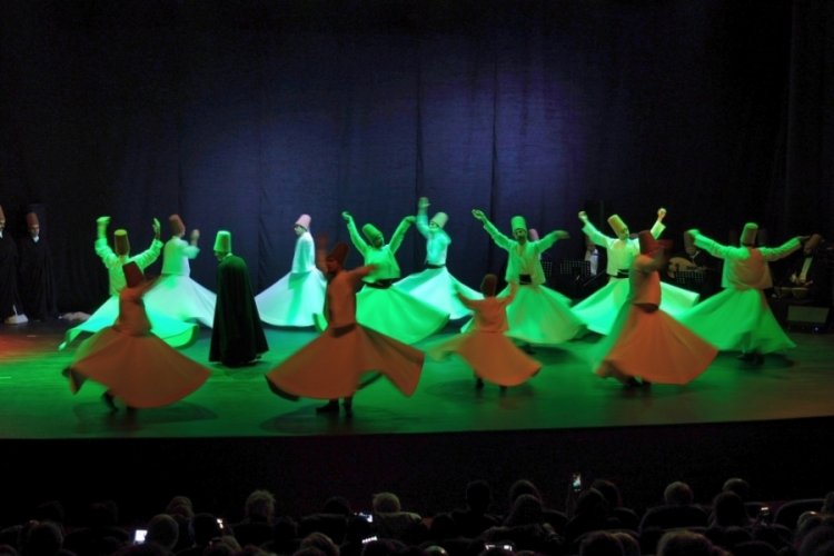 Mevlana 750. Vuslat yıld&ouml;n&uuml;m&uuml;nde anıldı
