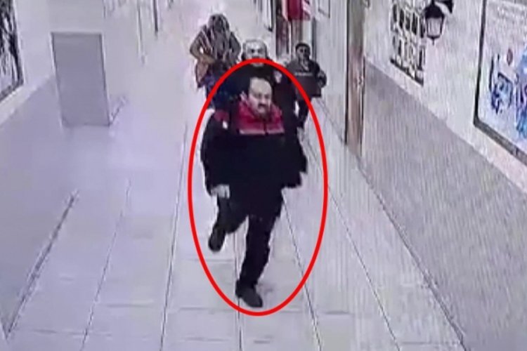 İstanbul'da hamile &ouml;ğretmene saldıran veli kamerada