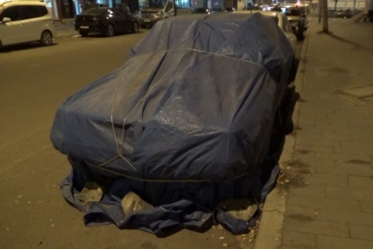 Kars'ta ara&ccedil;lara halılı, battaniyeli soğuk &ouml;nlemi