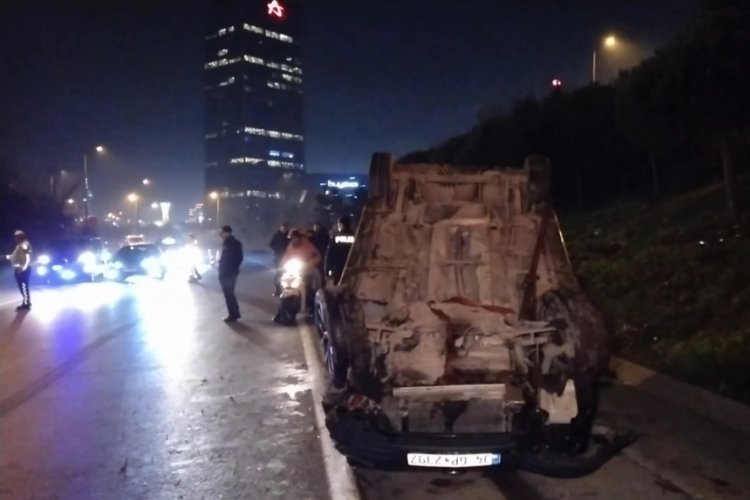 İstanbul'da virajı alamayan otomobil takla attı: 1 yaralı
