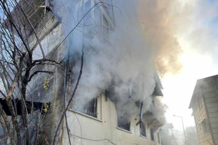 Hatay'da 2. kattaki dairede yangın