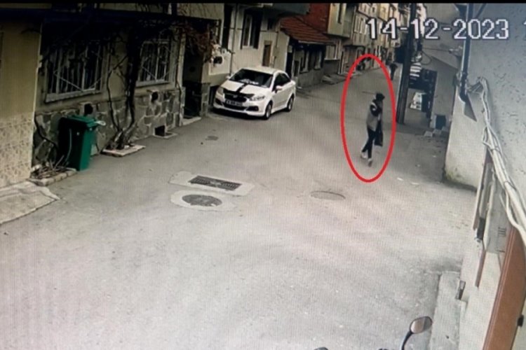 Bursa'da 66 yaşındaki kadını, kendisini 'polis' olarak tanıtıp 600 bin lira dolandırlar