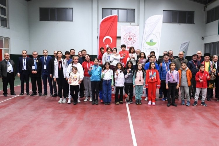 Bursa'da dedeler ve torunlar satran&ccedil; turnuvasında yarıştı