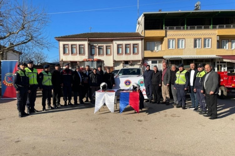 Bursa'da jandarmadan çiftçilere reflektör hediyesi