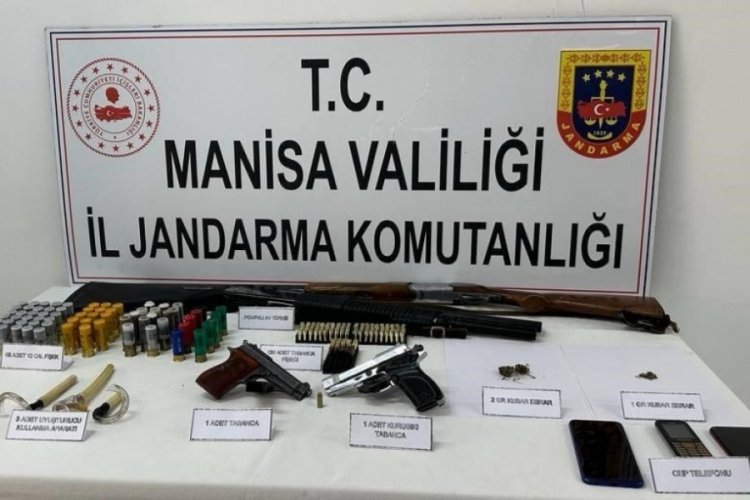 Manisa'da jandarmadan uyuşturucu operasyonu! &ccedil;ok sayıda madde ele ge&ccedil;irildi