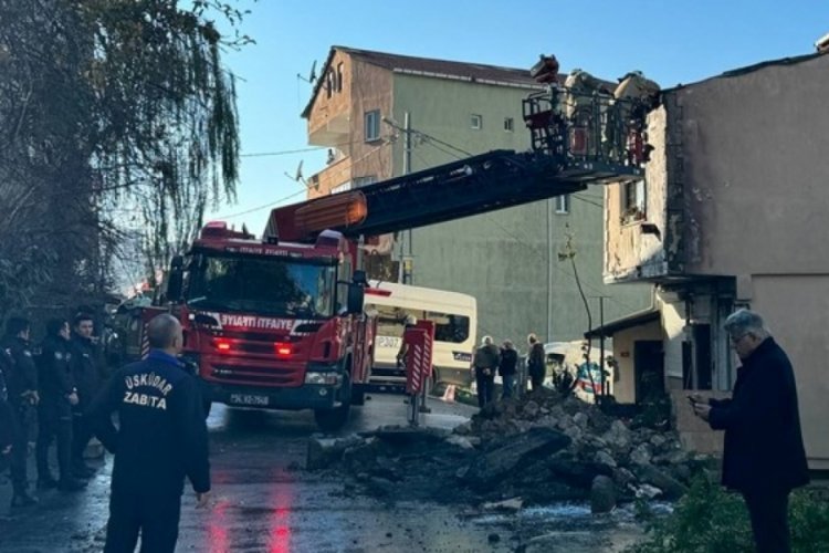 İstanbul'da yol &ccedil;alışması sırasında doğalgaz borusu patladı!