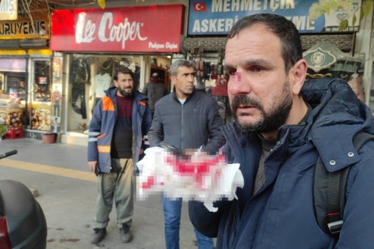 Siirt'te minib&uuml;s s&uuml;r&uuml;c&uuml;s&uuml;, gazeteciyi darp etti!