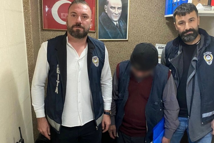 Adana'da dilencinin &uuml;zerinden 10 bin TL ye yakın para &ccedil;ıktı