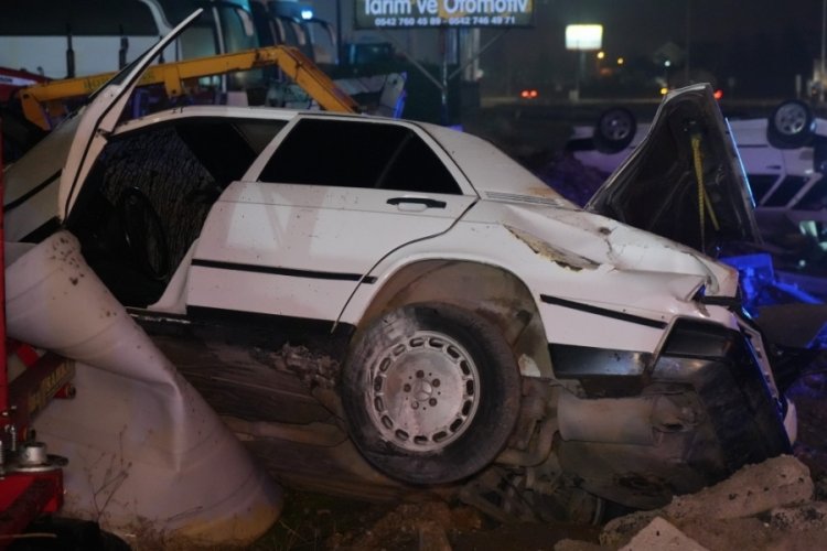Kırıkkale'de &ccedil;arpışan iki otomobil takla attı