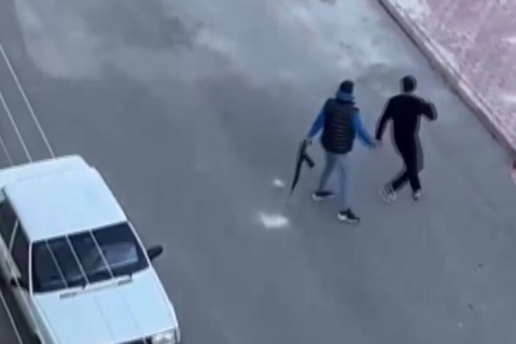 Sokak ortasında silahlı &ccedil;atışma