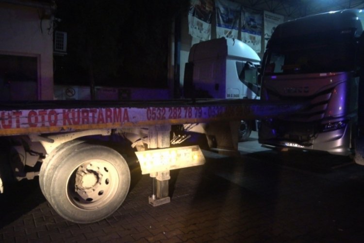2 ara&ccedil; arasında sıkışan vatandaş feci şekilde can verdi