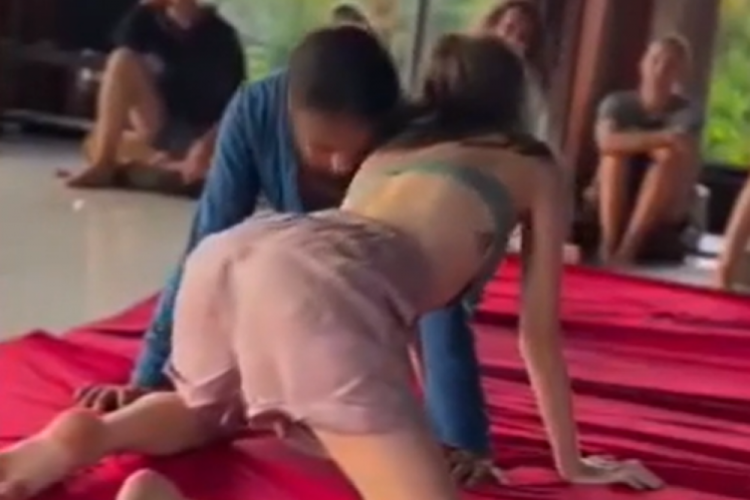 Sosyal medyayı sallayan tuhaf meditasyon y&ouml;ntemi!