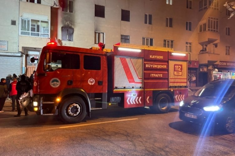 Kayseri'de yangın! 4 kişi dumandan etkilendi