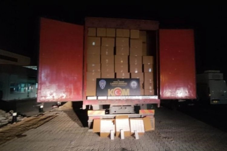 Adana'da 300 bin paket g&uuml;mr&uuml;k ka&ccedil;ağı sigara ele ge&ccedil;irildi