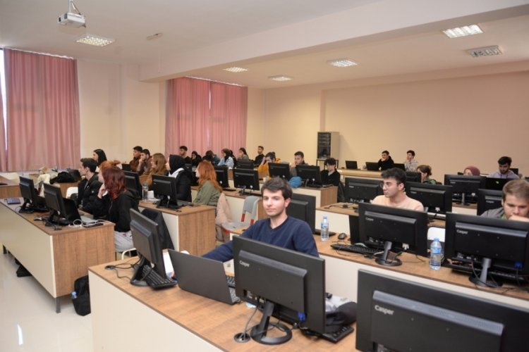 Bursa Uludağ &Uuml;niversitesi'nde teknolojik d&ouml;n&uuml;ş&uuml;m ile gelecek yakalanıyor