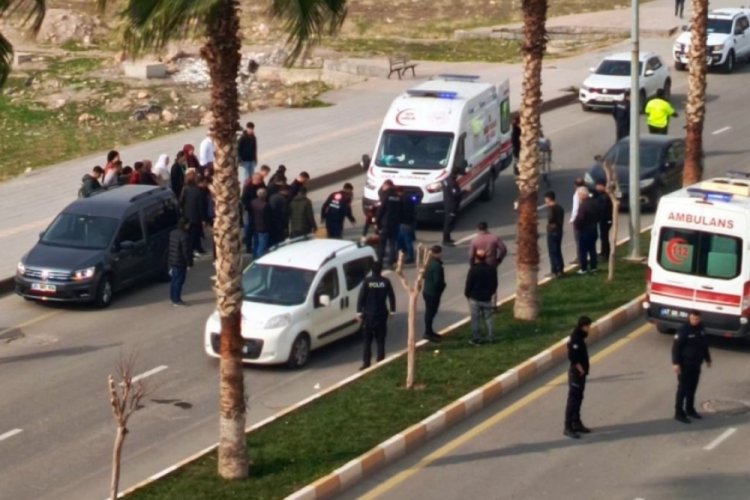 Mardin'de motosiklet s&uuml;r&uuml;c&uuml;s&uuml; 13 yaşındaki &ccedil;ocuğa &ccedil;arptı: 2 yaralı