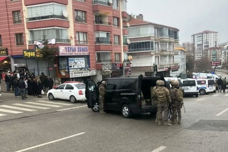 Başkentte bir şahıs &ccedil;alışanları rehin aldı!