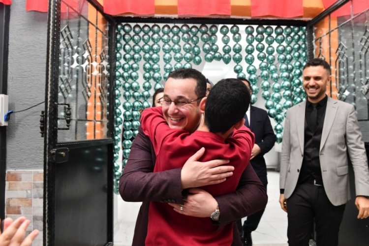 Bursa'da Başkan Kanar,  &ouml;ğrencilerin projelerini tek tek inceledi