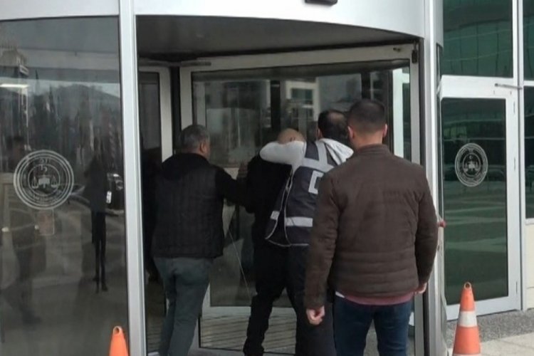 Bolu'da adliyenin kapısına kafa atan kişi tutuklandı