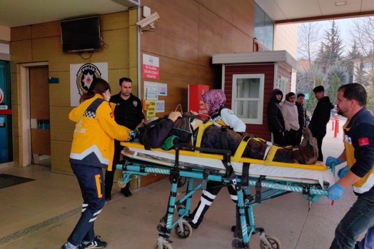Bursa'da &ccedil;atıdan d&uuml;şen iş&ccedil;i yaralandı!