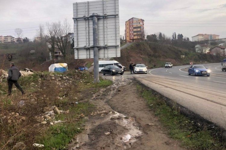 Zonguldak'ta kontrolden &ccedil;ıkan otomobil u&ccedil;uruma yuvarlandı
