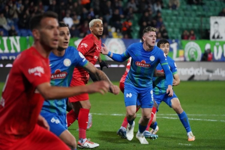 &Ccedil;aykur Rizespor Pendikspor'u 5-1'lik skorla mağlup etti