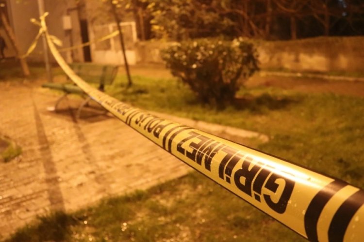İzmir'de boşanma aşamasındaki eşini parkta &ouml;ld&uuml;rd&uuml;