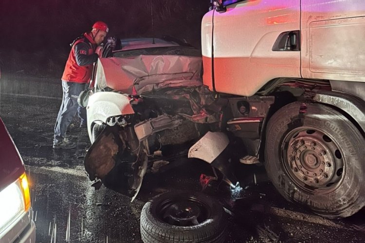 Balıkesir'de feci kaza: 3 &ouml;l&uuml;