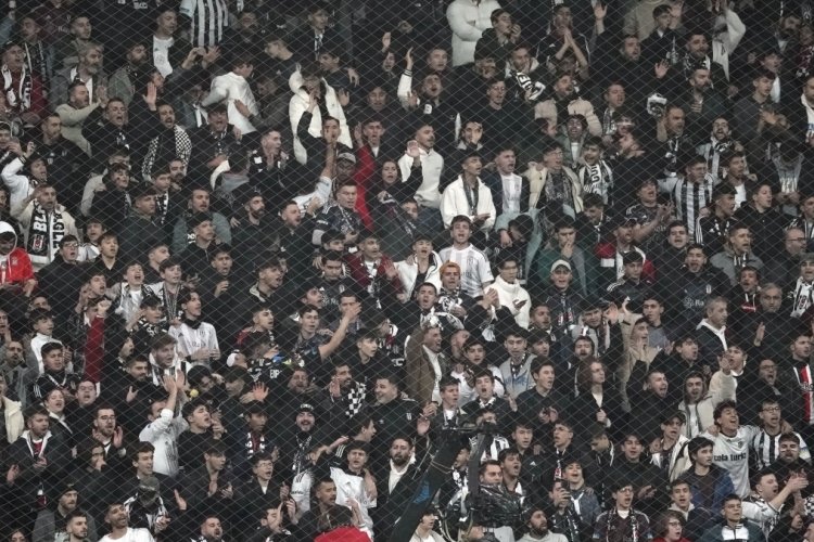 Beşiktaş taraftarlarından Sergen Yal&ccedil;ın sesleri