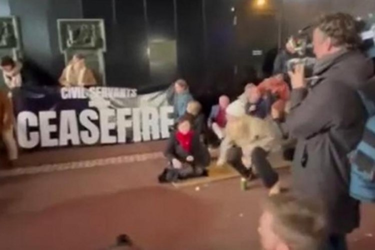 Hollanda Dışişleri Bakanlığı &ccedil;alışanlarından Gazze &ccedil;ağrısı
