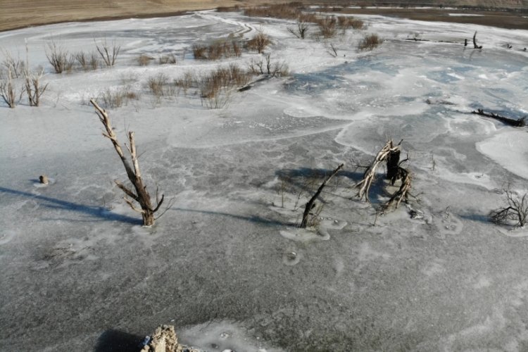 Kars'ta soğuktan baraj g&ouml;l&uuml; dondu