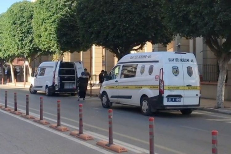 Mahkeme binası &ouml;n&uuml;nde bomba paniği
