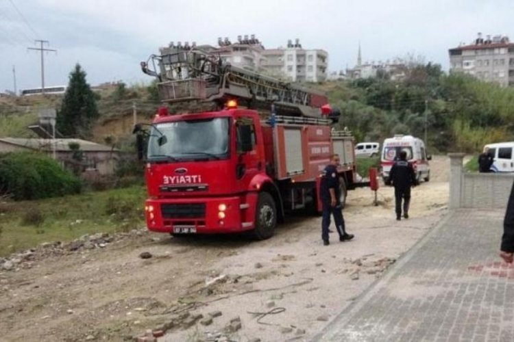 Evini zamanında teslim alamayınca kendisini yakmaya &ccedil;alıştı