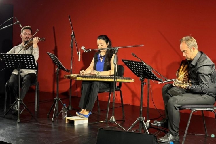 Bursa'da Her-Dem Trio 'Cumhuriyetin M&uuml;ziği' ile hayran bıraktı!