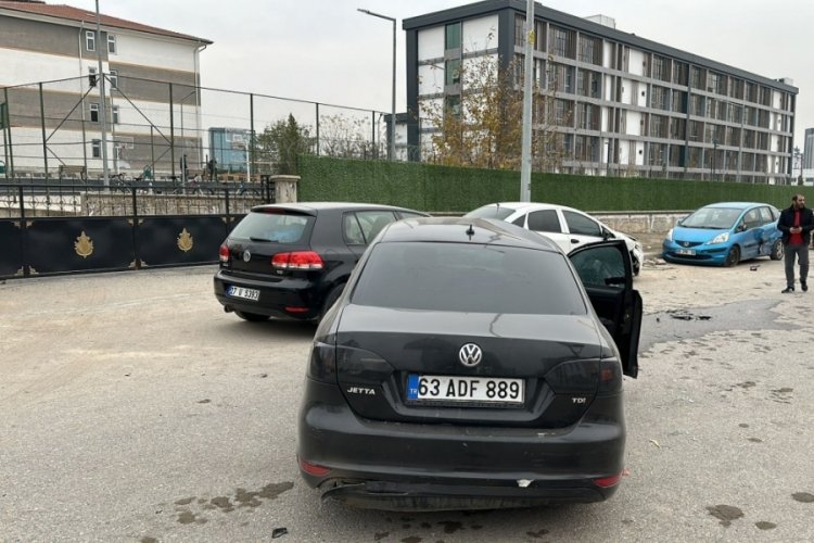 Diyarbakır'da okul &ouml;n&uuml;nde kaza, facianın eşiğinden d&ouml;n&uuml;ld&uuml;