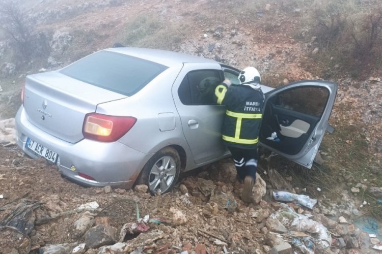 Direksiyon hakimiyetini kaybetti, dere kenarına d&uuml;şt&uuml;