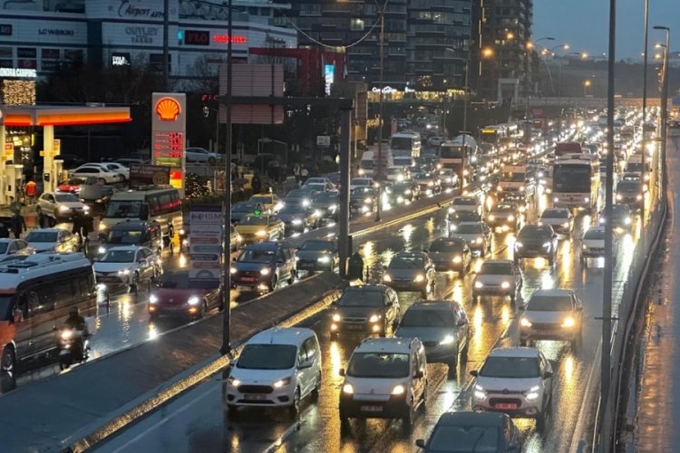 İstanbul'da trafik yoğunluğu y&uuml;zde 89'a ulaştı