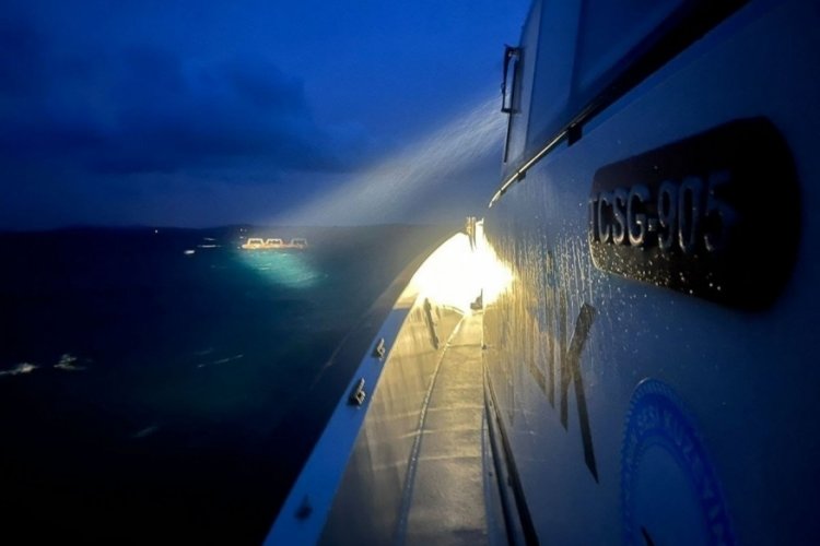 Ayvalık a&ccedil;ıklarında 45 d&uuml;zensiz g&ouml;&ccedil;men kurtarıldı