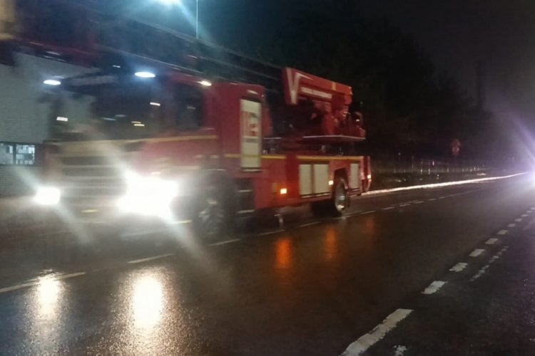 Kocaeli'de madeni yağ fabrikasındaki yangın ekipleri harekete ge&ccedil;irdi