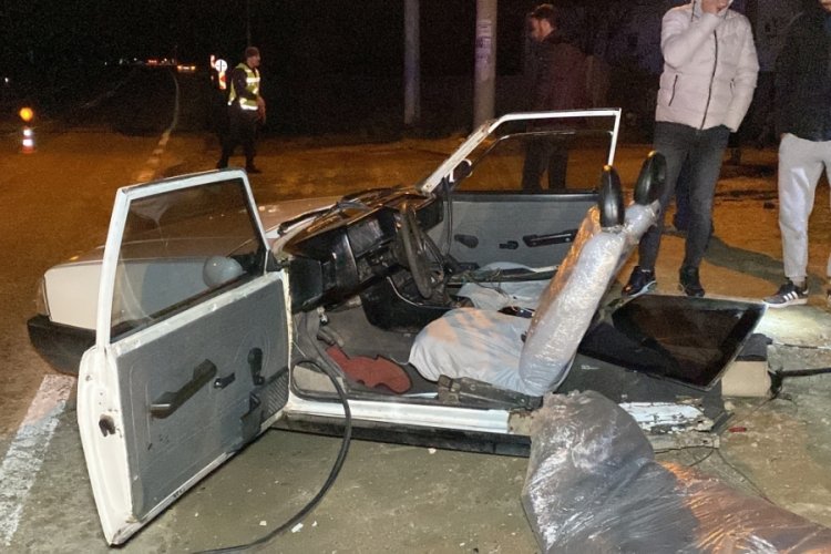 Aksaray'da arazi aracı ile &ccedil;arpışan otomobil ikiye b&ouml;l&uuml;nd&uuml;: 5 yaralı