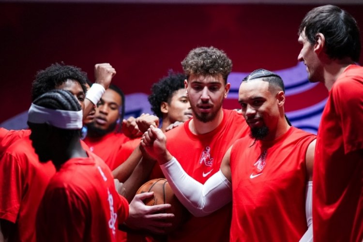 Alperen Şeng&uuml;n, double-double ile Houston Rockets'a galibiyeti getirdi