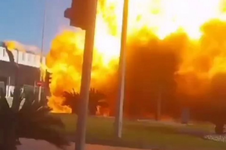 Antalya'da yanan otomobil bomba gibi patladı