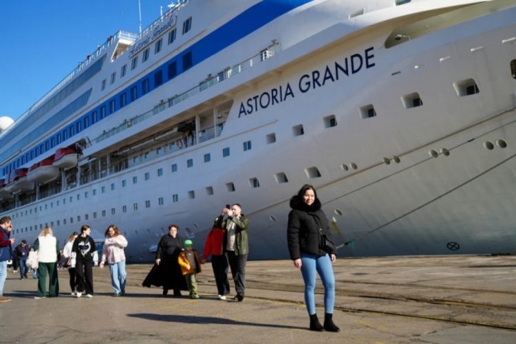 Rus turistleri taşıyan kruvaziyer Samsun'a geldi