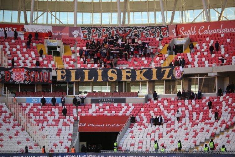 Sivasspor'un ma&ccedil;ını az sayıda taraftar takip etti
