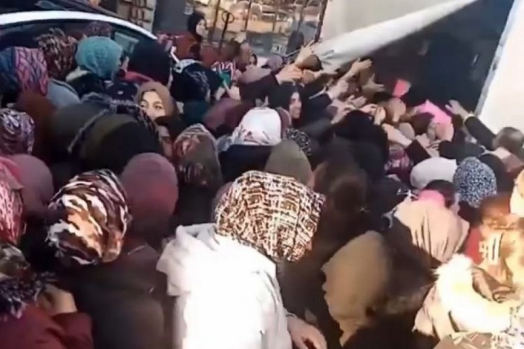 Ankara'da bedava bardak izdihamı: Birbirlerini ezdiler
